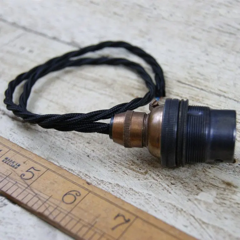 Braided Wire Bulb Holder with Bronze Fitting – 3-Core Braided Cable (2.5m)