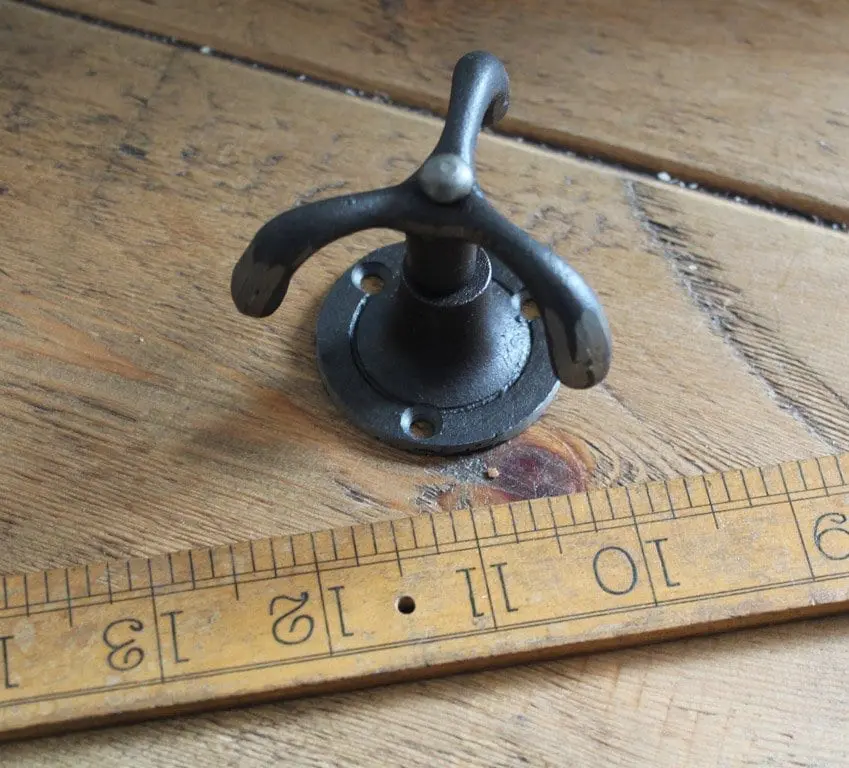 Swivel Hook – Triple Ceiling Hook in Antique Cast Iron (65mm)