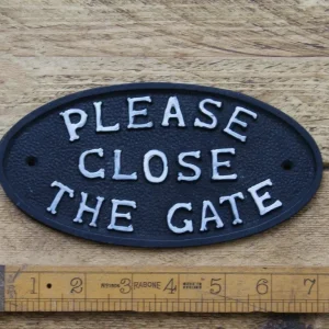 Please Close the Gate Plaque – Black & White Cast Iron Sign (180mm)