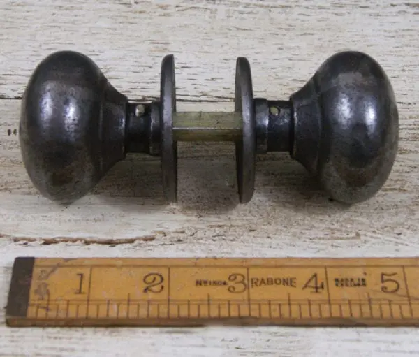 Cottage Bun Door Knob – Cast Antique Iron (50mm / 2″)