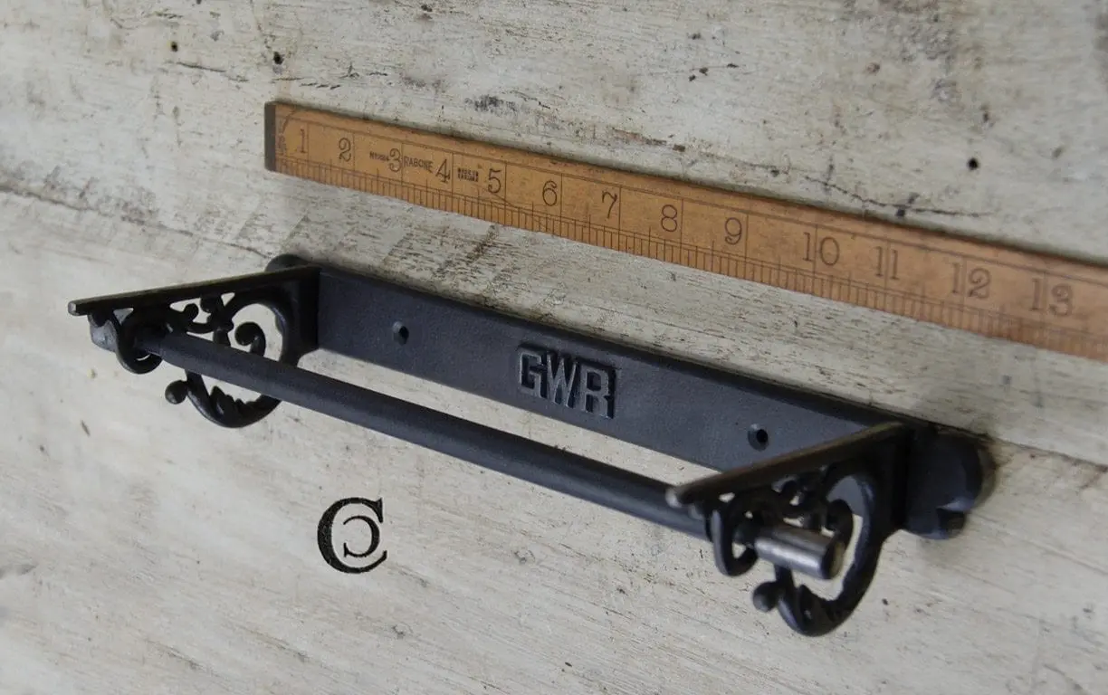 GWR Kitchen Roll Holder – Cast Iron Wall-Mounted with Scroll Sides (315mm)
