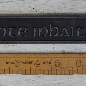 SLAINTE MHAITH Cast Iron Plaque – "Good Health" Gaelic Wall Sign (180mm)