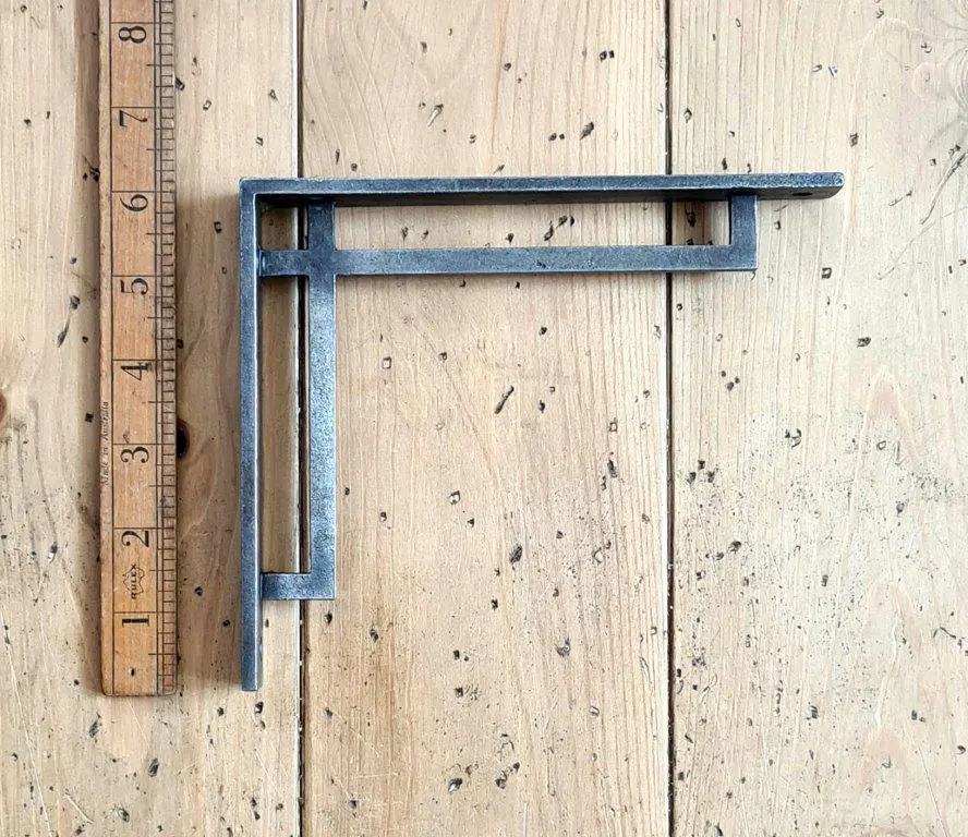 Morris Shelf Bracket – Antique Iron Art Deco Support (150mm x 180mm)