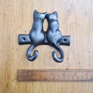 Double Kissing Cats Coat Hook – Cast Antique Iron 115mm x 115mm