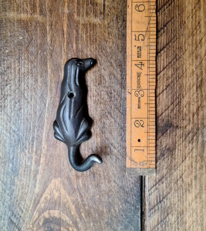Dog Coat Hook – Looking Sideways Cast Iron (100mm)