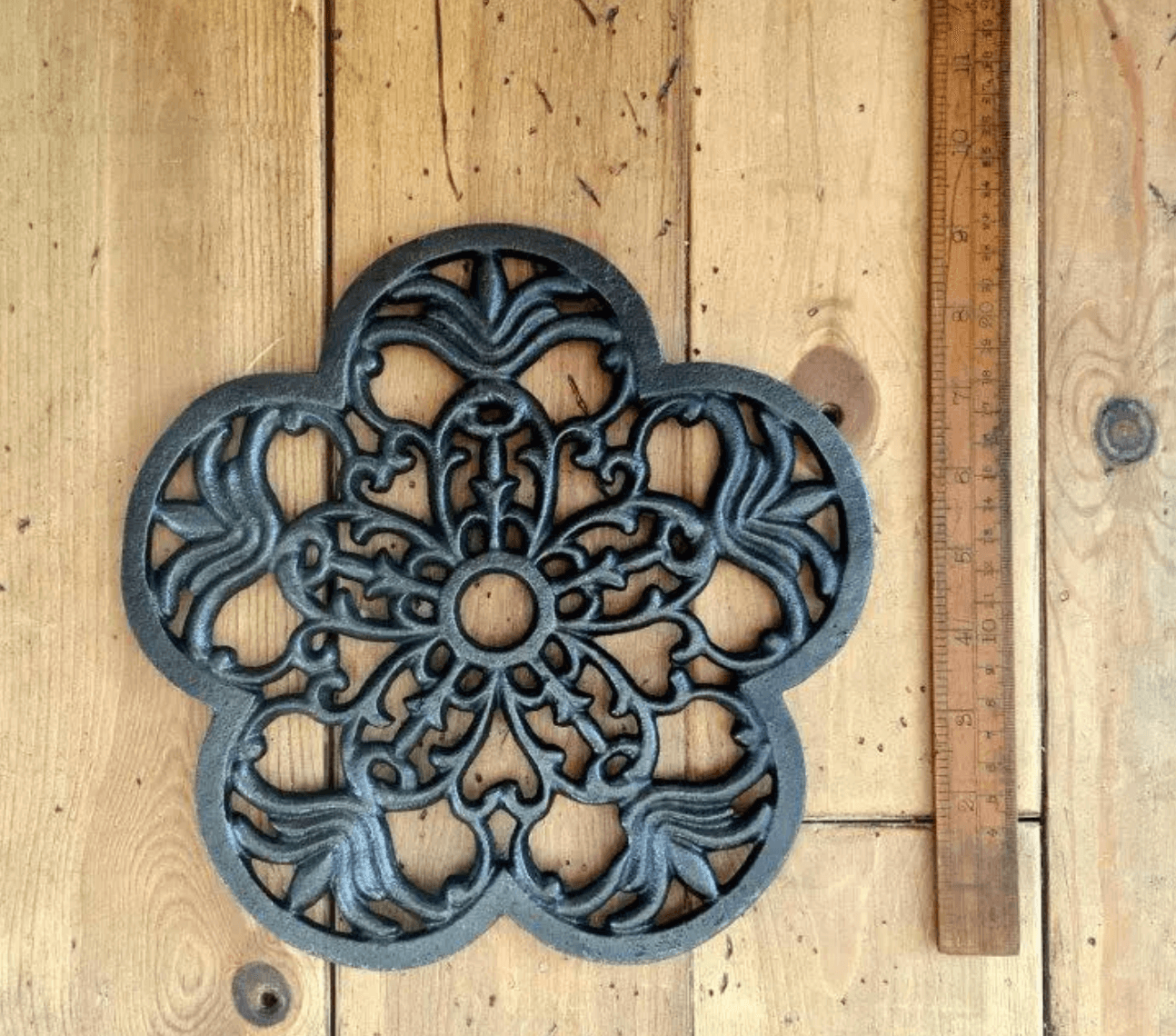 Flower Shaped Table Trivet – Solid Cast Iron