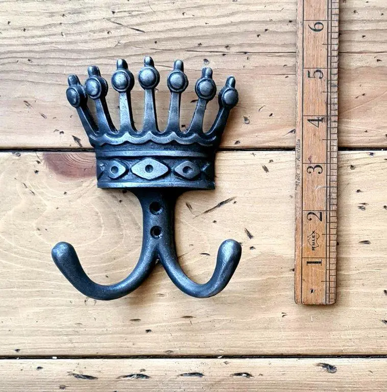 King’s Crown Hook – Cast Iron Double Robe Hook (100mm x 140mm)